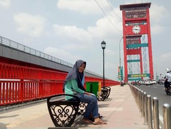 Video: Jembatan Ampera Bling-bling Demi Asian Games