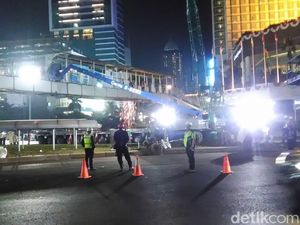 JPO Bundaran HI Mulai Dirobohkan JPO Bundaran HI Mulai Dirobohkan