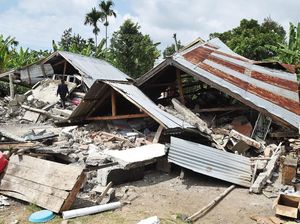 Penyelamatan Dramatis dari Reruntuhan  Gempa di Lombok