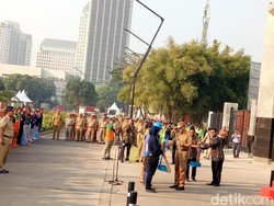 Anies Pimpin Apel Kebersihan Area Trotoar dan Kawasan SUGBK