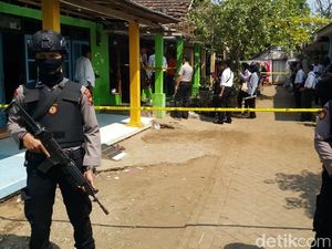 Olah TKP Petasan Meledak di Probolinggo, Bubuk Mesiu 1 Kg Diamankan