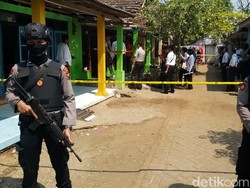 Olah TKP Petasan Meledak di Probolinggo, Bubuk Mesiu 1 Kg Diamankan