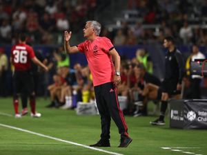 Skema Tiga Bek MU Bukan untuk Premier League