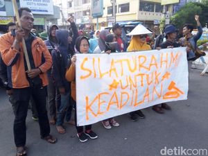 Ingin Bertemu Ibunda Jokowi, Pendemo PT RUM Dihadang Masuk Solo