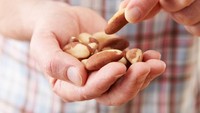 5 Fakta Almond vs Kacang Tanah, Mana yang Lebih Sehat?
