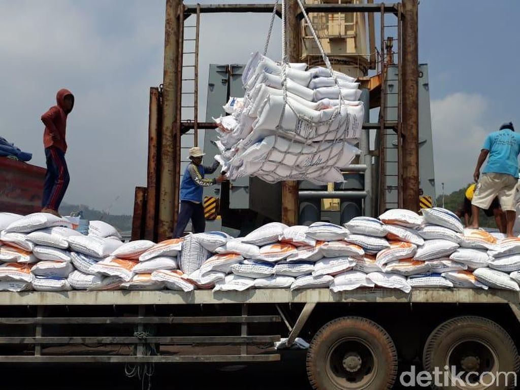 Beras Impor Juga Ikut Disalurkan untuk Korban Gempa Palu Beras Impor Juga Ikut Disalurkan untuk Korban Gempa Palu