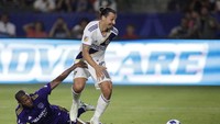 Tiga gol tersebut merupakan hat-trick pertama Ibra di MLS. Katharine Lotze/Getty Images.