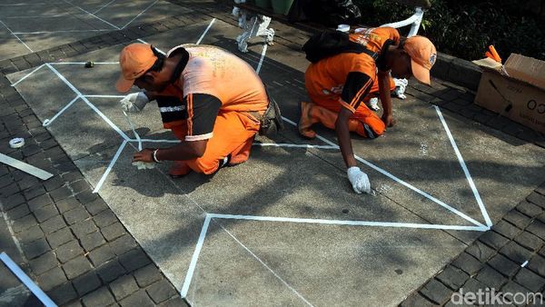Trotoar di Kawasan Monas Dipercantik