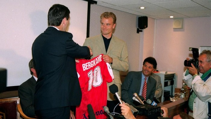 Dennis Bergkamp Aug 1995: Dennis Bergkamp shakes manager Bruce Rioch by the hand after signing for Arsenal at Highbury in London. \ Mandatory Credit: Allsport UK /Allsport