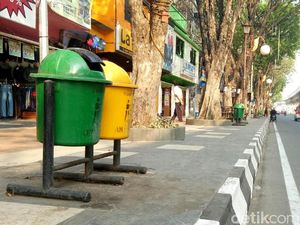 Bukan dari Jerman, Tong Sampah Lokal Berjejer Rapi di Palembang Bukan dari Jerman, Tong Sampah Lokal Berjejer Rapi di Palembang