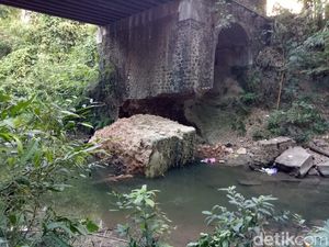 Terkikis Air, Penyangga Jembatan Bojonegoro-Tuban Ini Ambrol