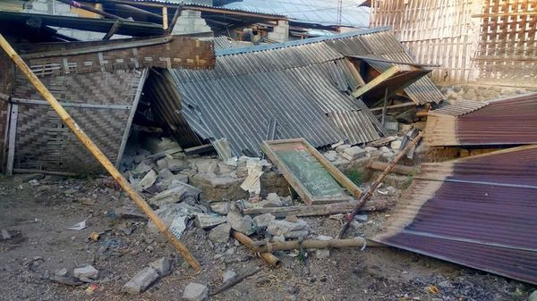 Foto: Rumah-rumah Hancur, Begini Kerusakan Akibat Gempa di NTB