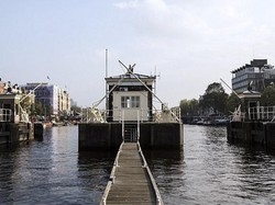 Saat Pos Jaga Jembatan di Amsterdam Diubah Jadi Hotel Kekinian