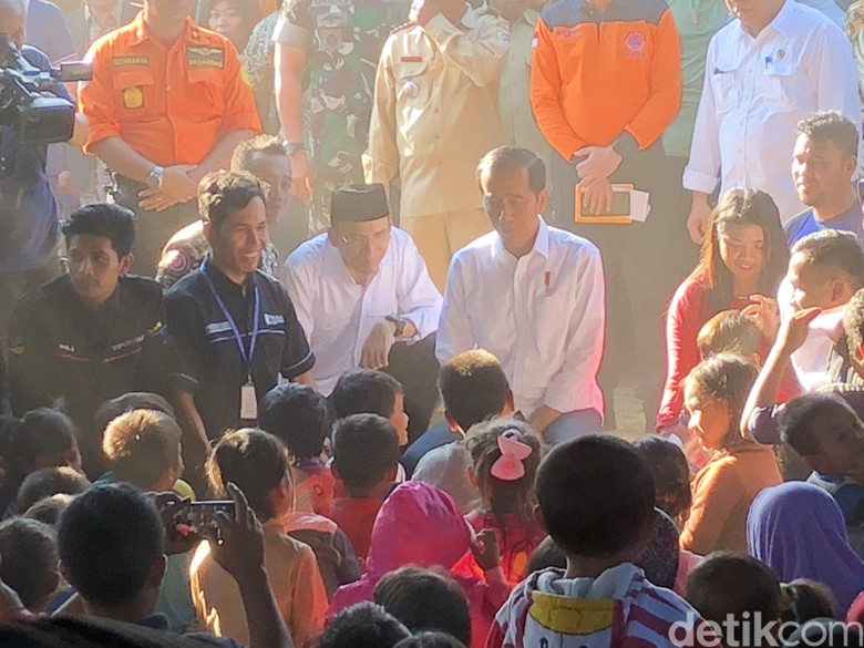 Tiba di Lombok, Jokowi Serahkan Bantuan untuk Korban Gempa