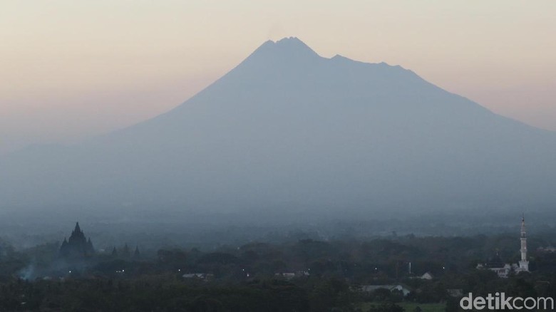 Panorama Gunung Merapi dari Prambanan, Sleman, DIY (Ferdinan/detikTravel) Panorama Gunung Merapi dari Prambanan, Sleman, DIY (Ferdinan/detikTravel)