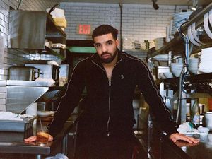 Baru Setahun Dibeli, Rumah Mewah Rapper Drake Dijual Rp 1,3 T Baru Setahun Dibeli, Rumah Mewah Rapper Drake Dijual Rp 1,3 T