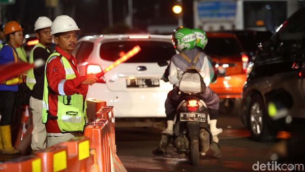 JPO Bundaran HI Dirobohkan, Dishub Sibuk Atur Lalin