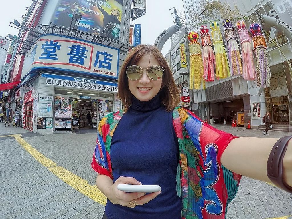 Gaya Kocak Chika Jessica kala Liburan di Jepang