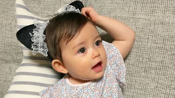 Tingkah Bayi Ini Bikin Kita Senyum-senyum Sendiri