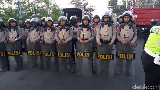Ingin Bertemu Ibunda Jokowi, Pendemo PT RUM Dihadang Masuk Solo