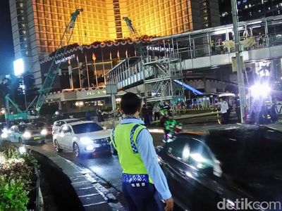 Foto: Lalin Bundaran HI Saat JPO Mulai Dirobohkan