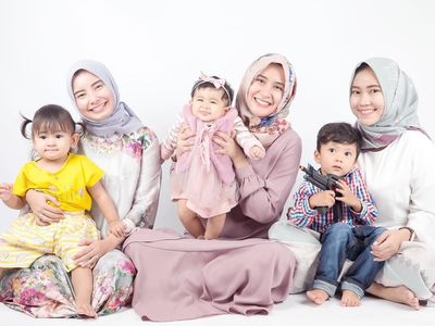 Gaya Hijab Praktis untuk Ibu Muda Ala Ryana Dea