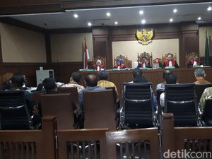 Jaksa KPK Bongkar Kepemilikan Saham Terdakwa BLBI Jaksa KPK Bongkar Kepemilikan Saham Terdakwa BLBI