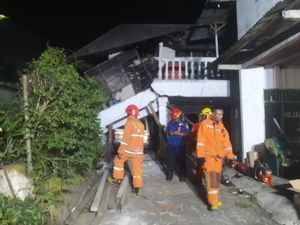 Garasi Rumah di Kebagusan Roboh Akibat Galian Kabel PLN