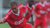 Stan Collymore diboyong Liverpool dari Nottingham Forest pada Juni 1995 dengan nilai 8,5 juta pound sterling, untuk memecahkan rekor pembelian klub Premier League sebelumnya. (Foto: Clive Brunskill/ALLSPORT)