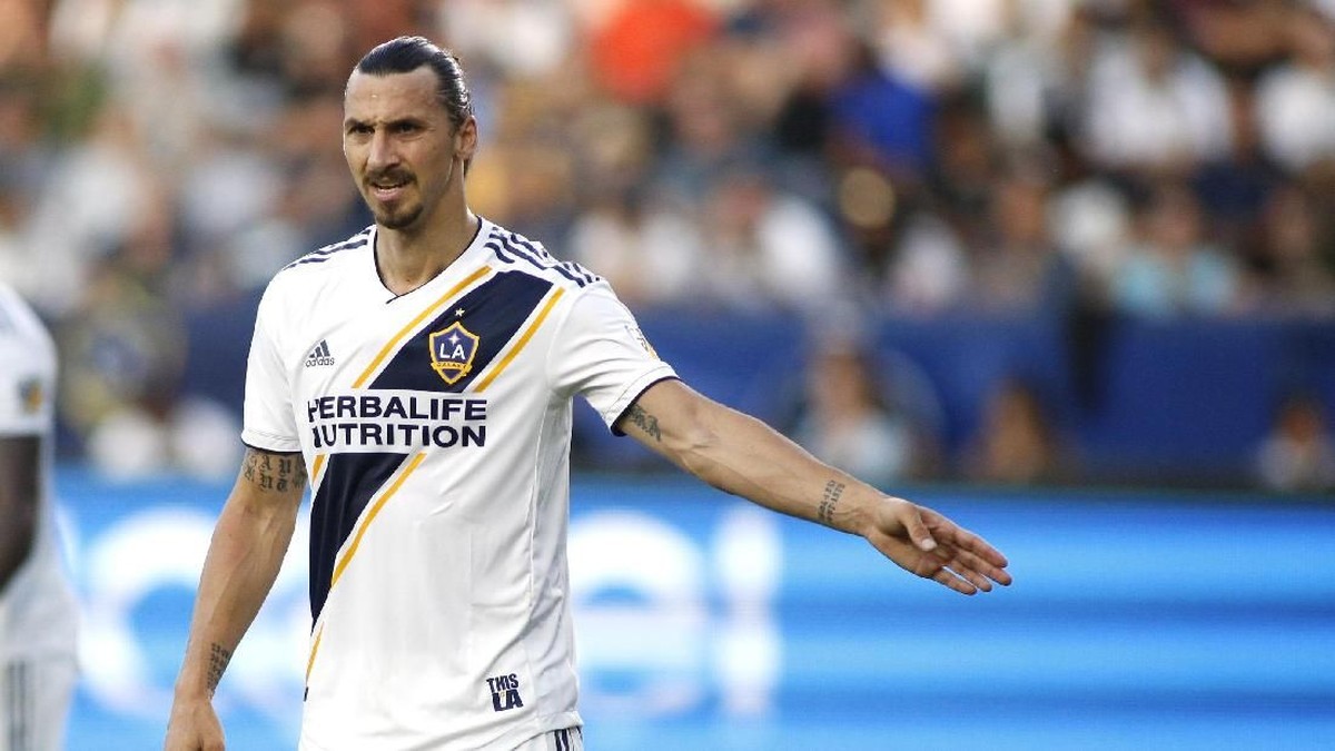 Ada rumor yang menyebut AC Milan tertarik memulangkan Zlatan Ibrahimovic ke San Siro. (Foto: Katharine Lotze/Getty Images.)