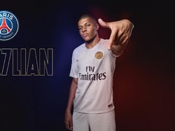 Kylian Mbappe melewati musim pertamanya di Paris Saint-Germain dengan balutan nomor 29. Menghadapi musim keduanya, Mbappe beralih ke nomor 7 demi menyamai idolanya, Cristiano Ronaldo. (Foto: Twitter @KMbappe)