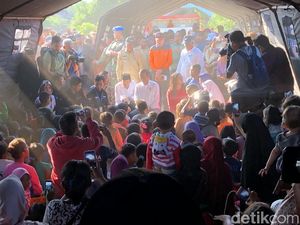 Jokowi dan TGB Tinjau Rumah Roboh Akibat Gempa NTB