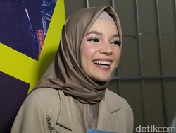 Ini Komentar Dewi Sandra soal Inneke yang Absen Fashion Show