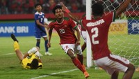 Amiruddin Bagus Kahfi mulai bersinar di Piala AFF U-16 2018, usai memborong dua gol di laga perdana Grup A melawan Filipina. Indonesia sendiri menang 8-0 di laga itu. (Foto: Zabur Karuru/Antara Foto)