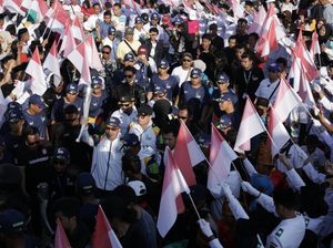 Pertamina Ramaikan Kirab Obor Asian Games di Makassar