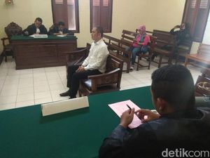 Royce Penembak Mobil Kadis Cipta Karya Hanya Divonis 2 Bulan Royce Penembak Mobil Kadis Cipta Karya Hanya Divonis 2 Bulan