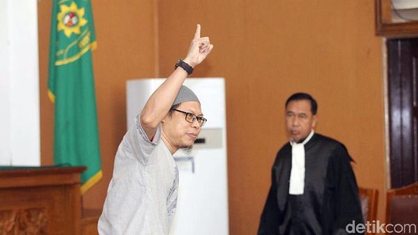 Detik-detik Hakim Putuskan JAD Dibekukan