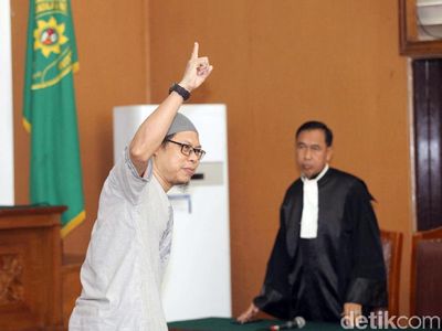 Detik-detik Hakim Putuskan JAD Dibekukan