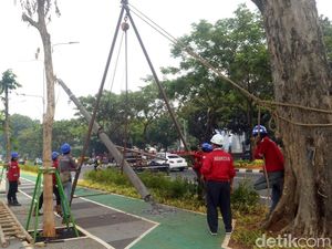 PLN: Tiang Halang Rintang di Jalur Sepeda GBK Bukan Milik Kami