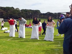 Lomba Tarik Tambang & Balap Karung yang Bikin Heboh Perth