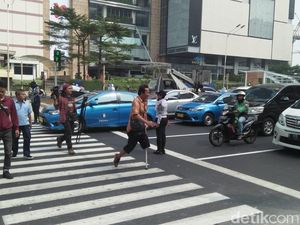 Lampu Pelican Crossing Bundaran HI Kembali Menyala Lampu Pelican Crossing Bundaran HI Kembali Menyala