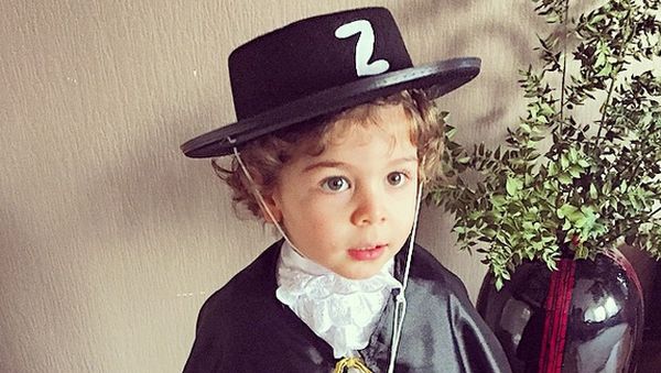 Gaya Anak-anak Saat Jadi Little Zorro, Mana Paling Keren, Bun?