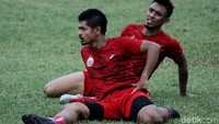 Bambang Pamungkas saat jalani sesi latihan.
