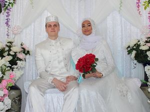 Potret Mesra Pernikahan Bule Norwegia dan Gadis Aceh yang Bikin Baper Potret Mesra Pernikahan Bule Norwegia dan Gadis Aceh yang Bikin Baper