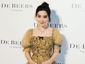 Sempat Mengilang Setahun, Fan Bingbing Bikin Pernyataan Soal Skandal Pajak Sempat Mengilang Setahun, Fan Bingbing Bikin Pernyataan Soal Skandal Pajak