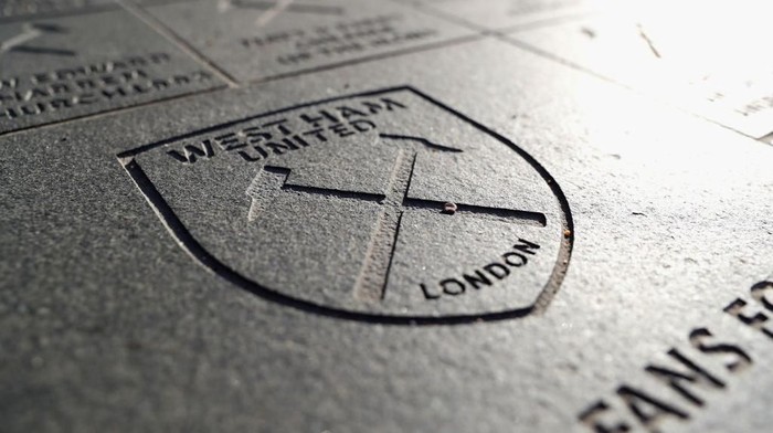 LONDON, ENGLAND - MAY 10:  A general view outside of the stadium shows the West Ham United logo prior to the Premier League match between West Ham United and Manchester United at London Stadium on May 10, 2018 in London, England.  (Photo by Catherine Ivill/Getty Images)