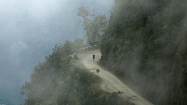 Foto: Lomba Lari di Jalan Kematian
