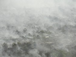 Tolong! Siswa di Sultra Jalani Upacara di Tengah Kepungan Asap