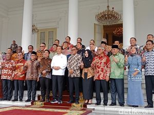 Saat Bupati Seluruh Indonesia Kompak Salam 2 Jari di Istana Bogor Saat Bupati Seluruh Indonesia Kompak Salam 2 Jari di Istana Bogor