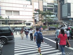 Pelican Crossing Mempermudah Penumpang Mengakses Bus Transj